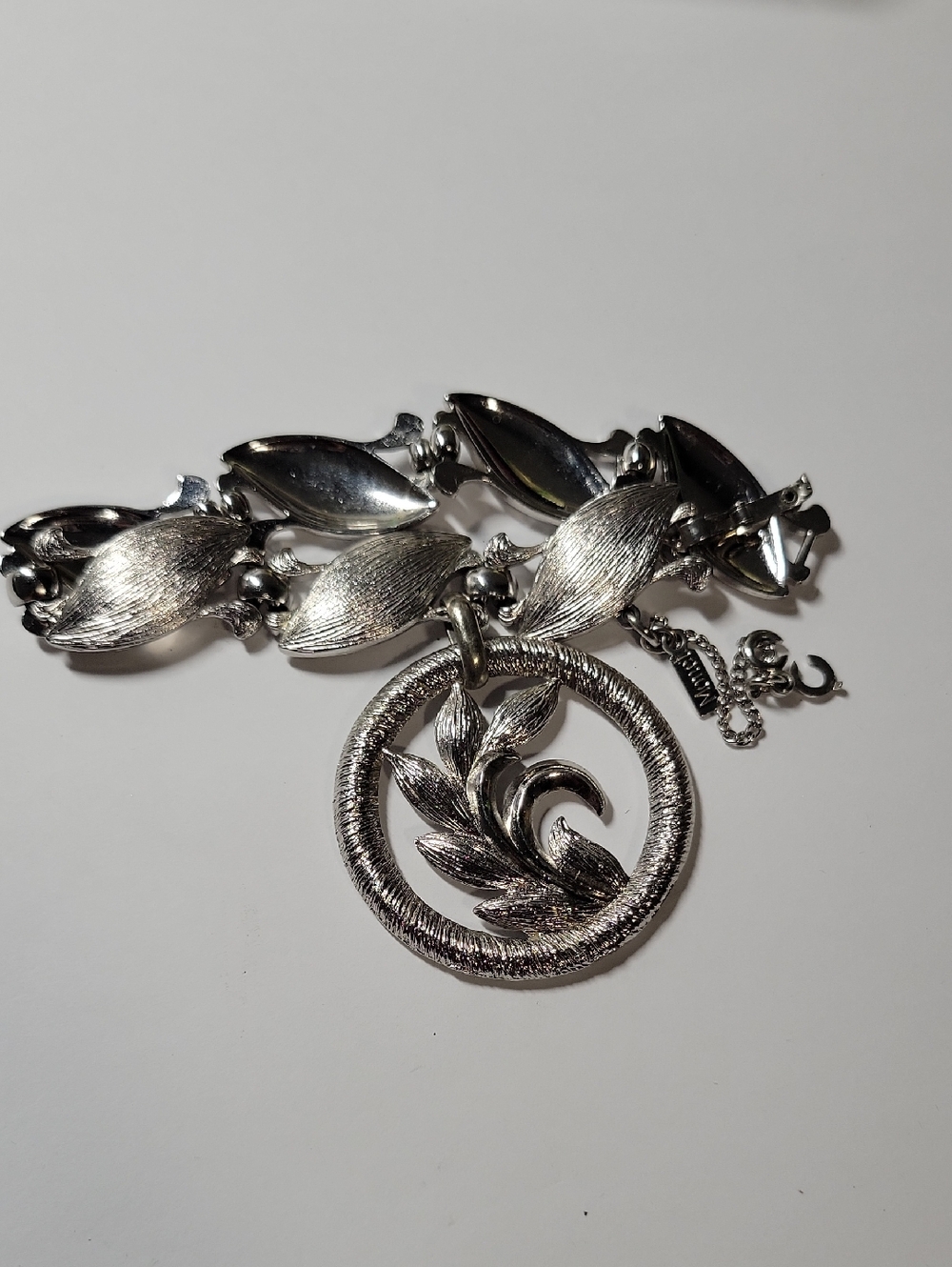 Vintage-Inspired Silver Tone Monet Leaf Pendant Bracelet - Unbranded
